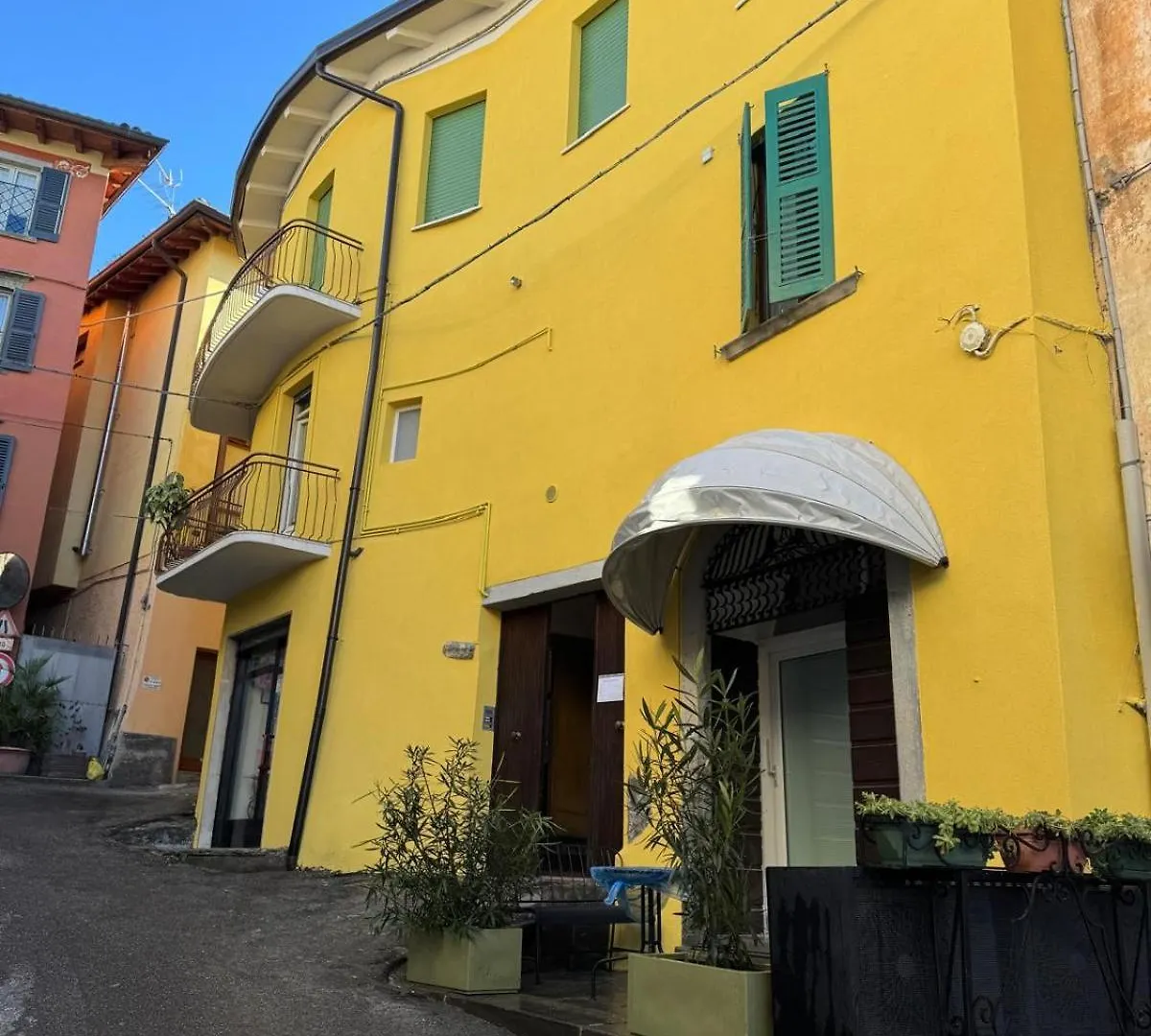 Tosini'S Home Sale Marasino 0*,  Itália